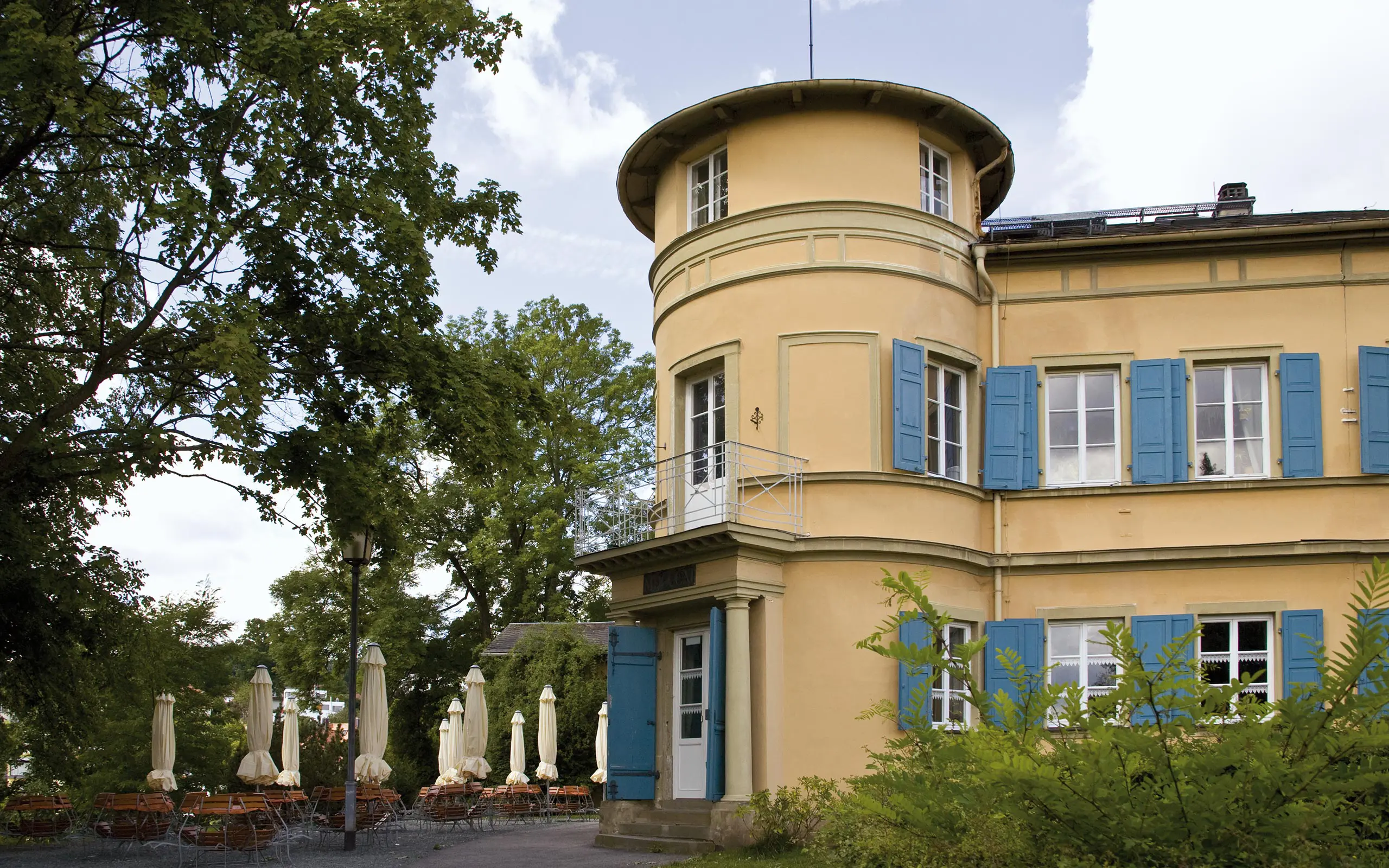 Ansicht des Gebäudes des Café Villa Remeis